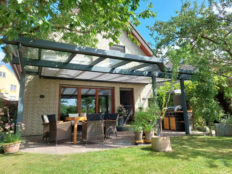 Alu Terrassenüberdachung mit Glas: Eleganter Schutz für Ihre Terrasse