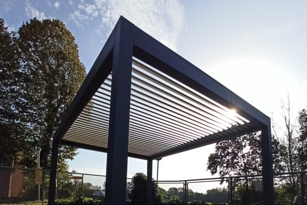 Freistehende Terrassenüberdachung mit Montage