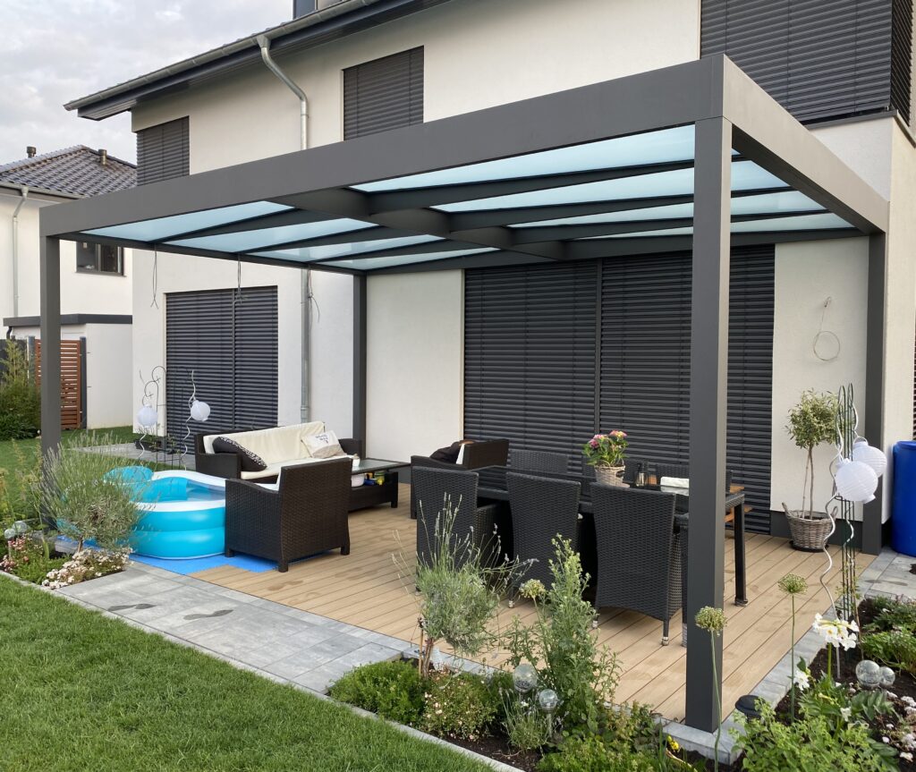 Überdachung für Terrassen – Schutz und Stil für Ihren Außenbereich